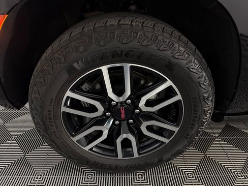 Used 2023 GMC Yukon AT4 w/ AT4 Premium Package AWD/4WD image 10