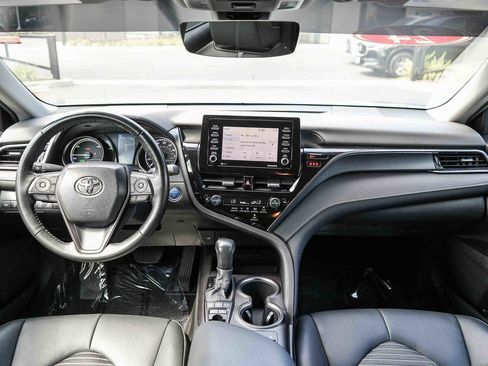 Used 2024 Toyota Camry SE w/ Cold Weather Package FWD image 12