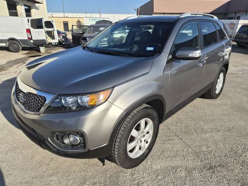 Used 2013 Kia Sorento LX w/ Convenience Pkg image 1