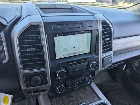 Used 2019 Ford F250 Lariat w/ Chrome Package image 26