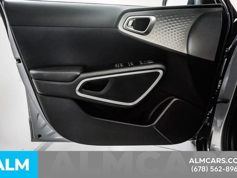 Used 2025 Kia Soul LX w/ LX Technology Package FWD image 38