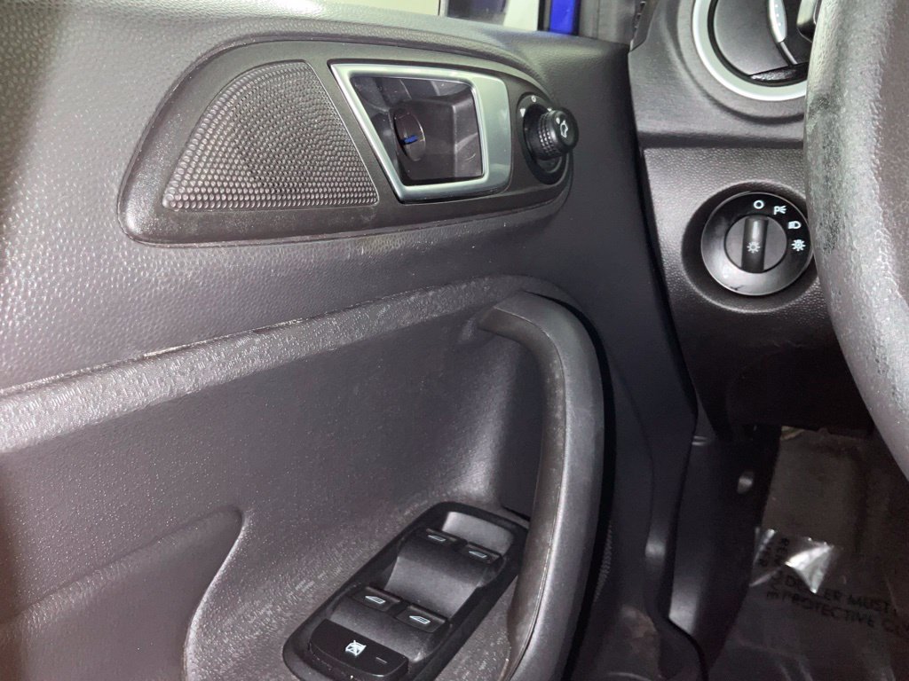 Used 2015 Ford Fiesta Titanium FWD image 19