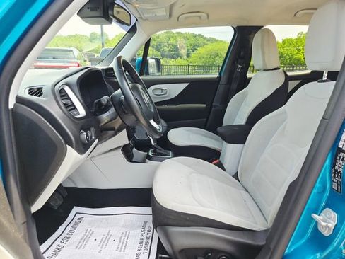 Used 2020 Jeep Renegade Latitude w/ Cold Weather Group FWD image 15