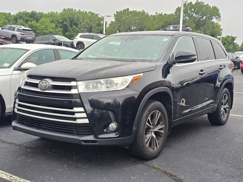 Certified 2017 Toyota Highlander Plus AWD/4WD image 3