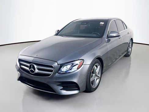 Used 2018 Mercedes-Benz E 300 4MATIC w/ Premium 2 Package (Q02) image 4