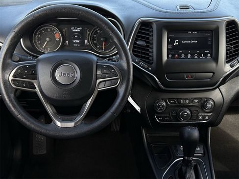 Used 2019 Jeep Cherokee Latitude w/ Popular Appearance Group image 11