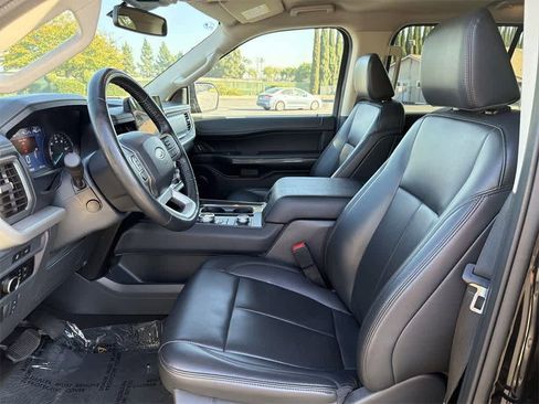 Used 2024 Ford Expedition XLT image 25
