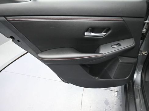 Used 2025 Nissan Sentra SR FWD image 18