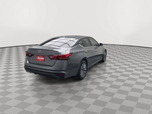 Used 2025 Nissan Altima 2.5 SV FWD image 31