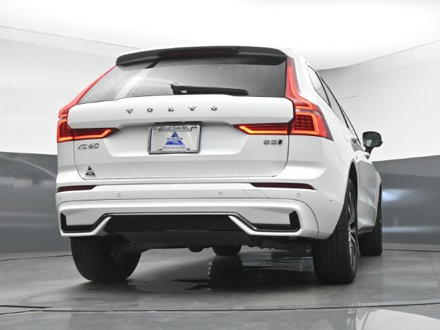 Used 2024 Volvo XC60 B5 Plus w/ Protection Package Premier AWD/4WD image 16
