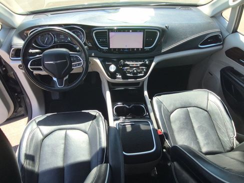 Used 2022 Chrysler Pacifica Limited FWD image 28