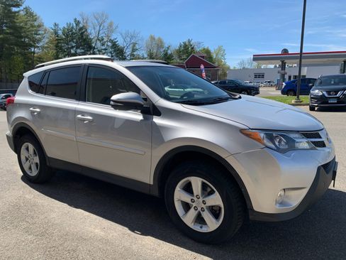 Used 2013 Toyota RAV4 XLE AWD/4WD image 3