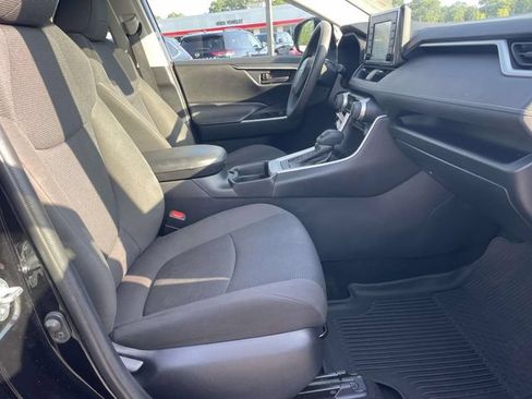 Used 2021 Toyota RAV4 LE AWD/4WD image 16