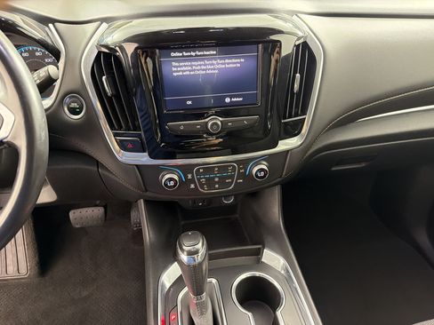 Used 2020 Chevrolet Traverse LT FWD image 18