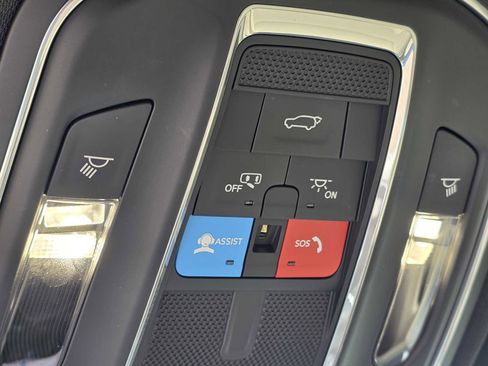 Used 2024 Jeep Grand Cherokee Limited image 13