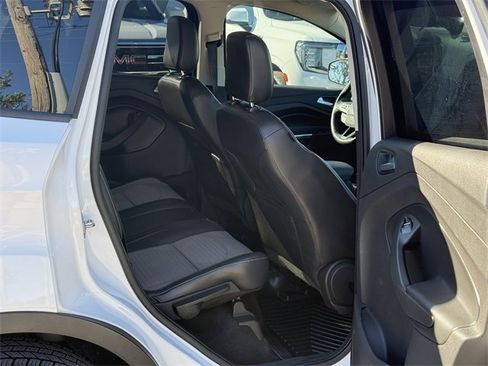 Used 2019 Ford Escape SE image 30