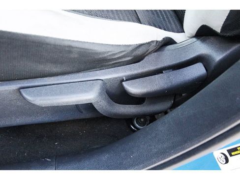 Used 2020 Nissan Versa SV FWD image 29