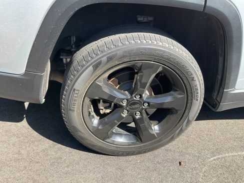 Used 2023 Jeep Grand Cherokee L Limited w/ Black Appearance Package image 12