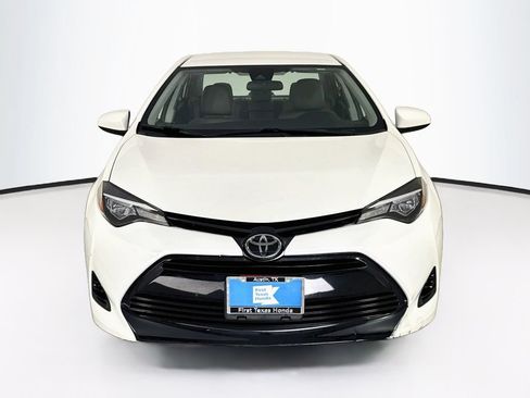 Used 2018 Toyota Corolla LE FWD image 2