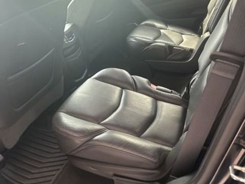 Used 2020 Cadillac Escalade Luxury image 3
