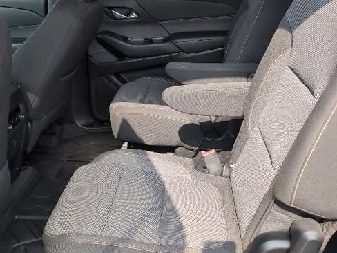 Used 2021 Chevrolet Traverse LT FWD image 11