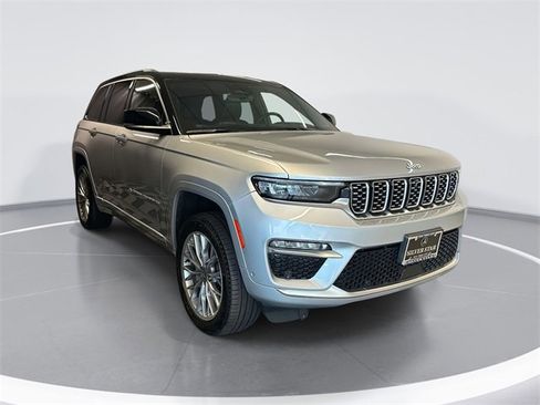 Used 2022 Jeep Grand Cherokee Summit w/ Luxury Tech Group V image 3