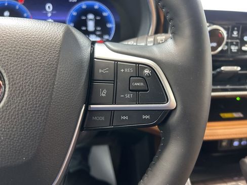 Used 2025 Toyota Highlander Platinum image 31