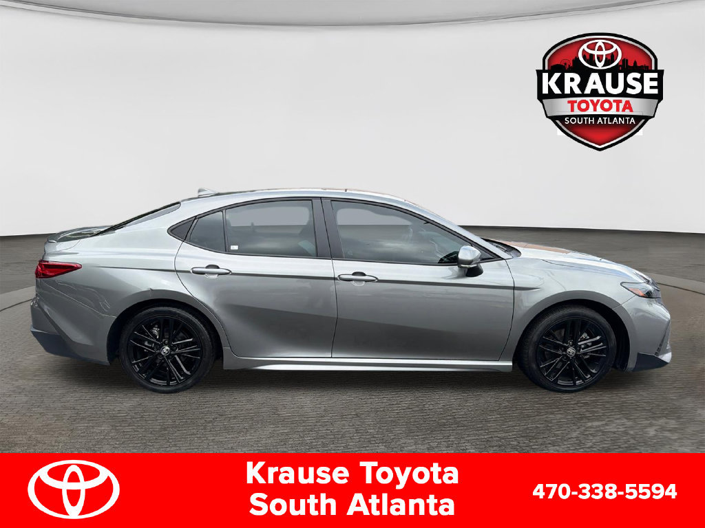 Used 2025 Toyota Camry SE FWD image 9