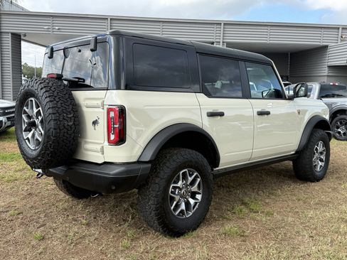 Certified 2025 Ford Bronco Badlands AWD/4WD image 4