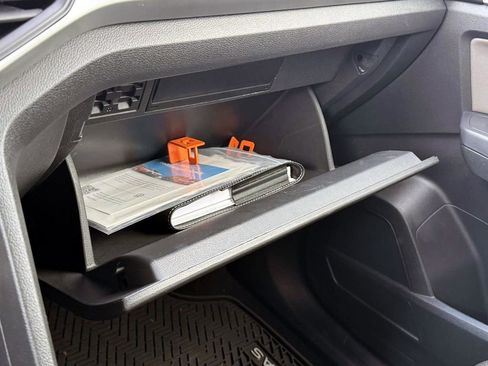 Used 2021 Volkswagen Atlas Cross Sport SE image 32