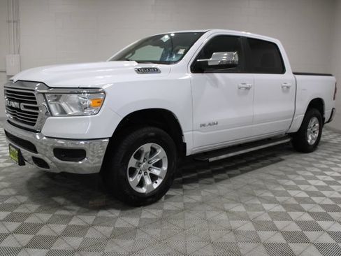 Used 2024 RAM 1500 Laramie AWD/4WD image 7