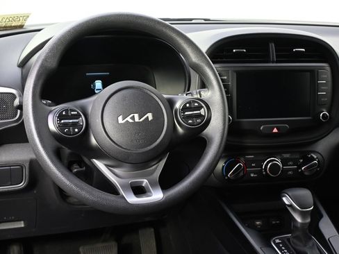 Used 2025 Kia Soul LX w/ LX Technology Package FWD image 12