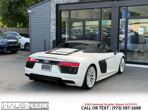 Used 2017 Audi R8 V10 w/ Carbon Exterior Package AWD/4WD image 27