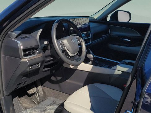 Used 2025 Toyota Grand Highlander FWD image 23