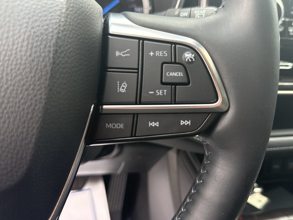 Used 2021 Toyota Highlander Limited FWD image 21
