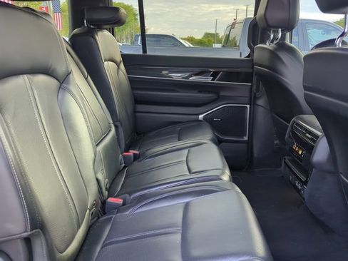 Used 2022 Jeep Wagoneer Series II RWD image 23