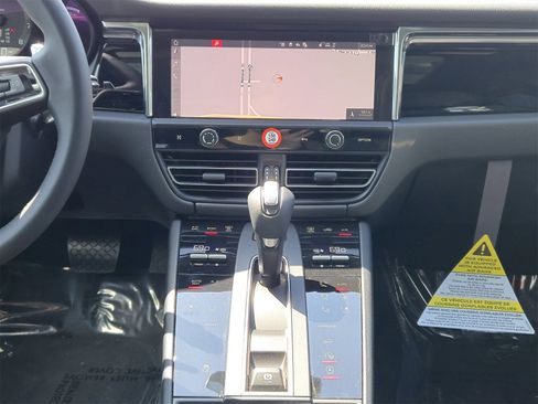 New 2025 Porsche Macan image 18
