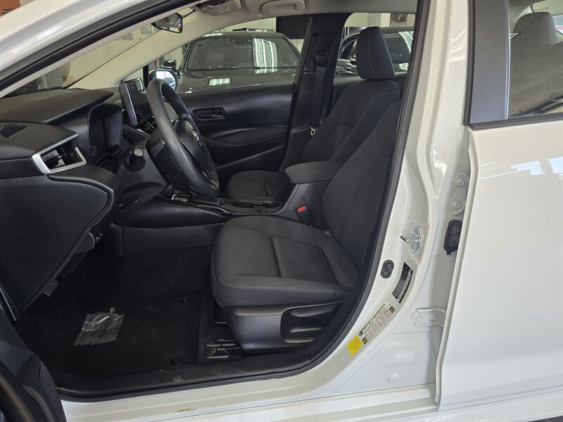 Used 2025 Toyota Corolla LE FWD image 11