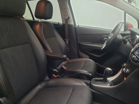 Used 2021 Chevrolet Trax LT w/ Driver Confidence Package FWD image 21