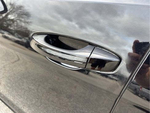 Used 2019 Volkswagen Golf R 4-Door image 18