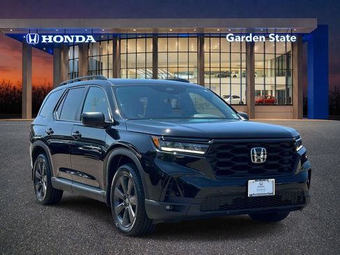Used 2023 Honda Pilot Sport image 2