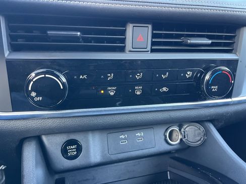 Used 2025 Nissan Rogue S image 12