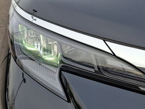 Certified 2025 Toyota Sienna XLE image 9