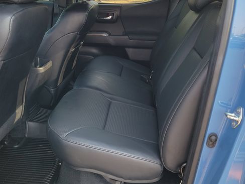 Used 2019 Toyota Tacoma TRD Off-Road w/ TRD Premium Off Road Package AWD/4WD image 8