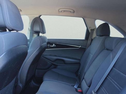 Used 2016 Kia Sorento AWD image 7
