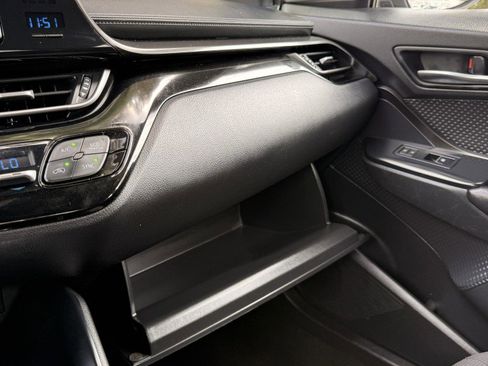 Used 2018 Toyota C-HR XLE FWD image 29