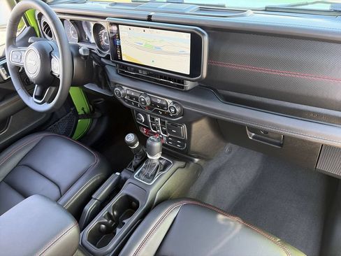 Used 2025 Jeep Wrangler Unlimited Rubicon AWD/4WD image 29