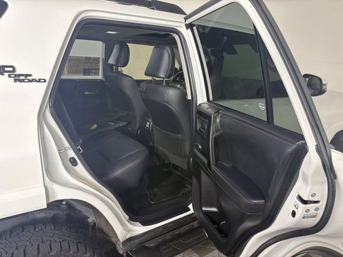 Used 2020 Toyota 4Runner TRD Off-Road Premium w/ Moonroof Package AWD/4WD image 32