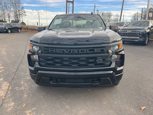 Used 2024 Chevrolet Silverado 1500 Custom w/ Dark Appearance Package image 8