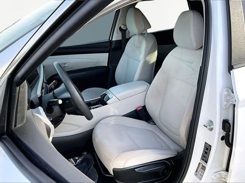 Used 2025 Hyundai Tucson SE image 25